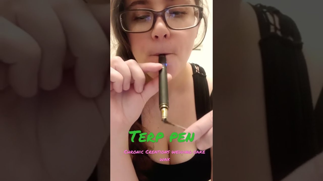 Hitting the Terp Pen, enjoying some Chronic Creations Wedding Cake cannabis wax 😋💨🎂