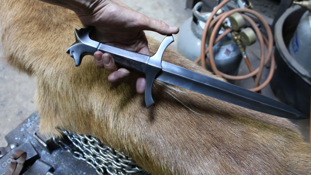 Forging a wolf head dagger, the complete movie.