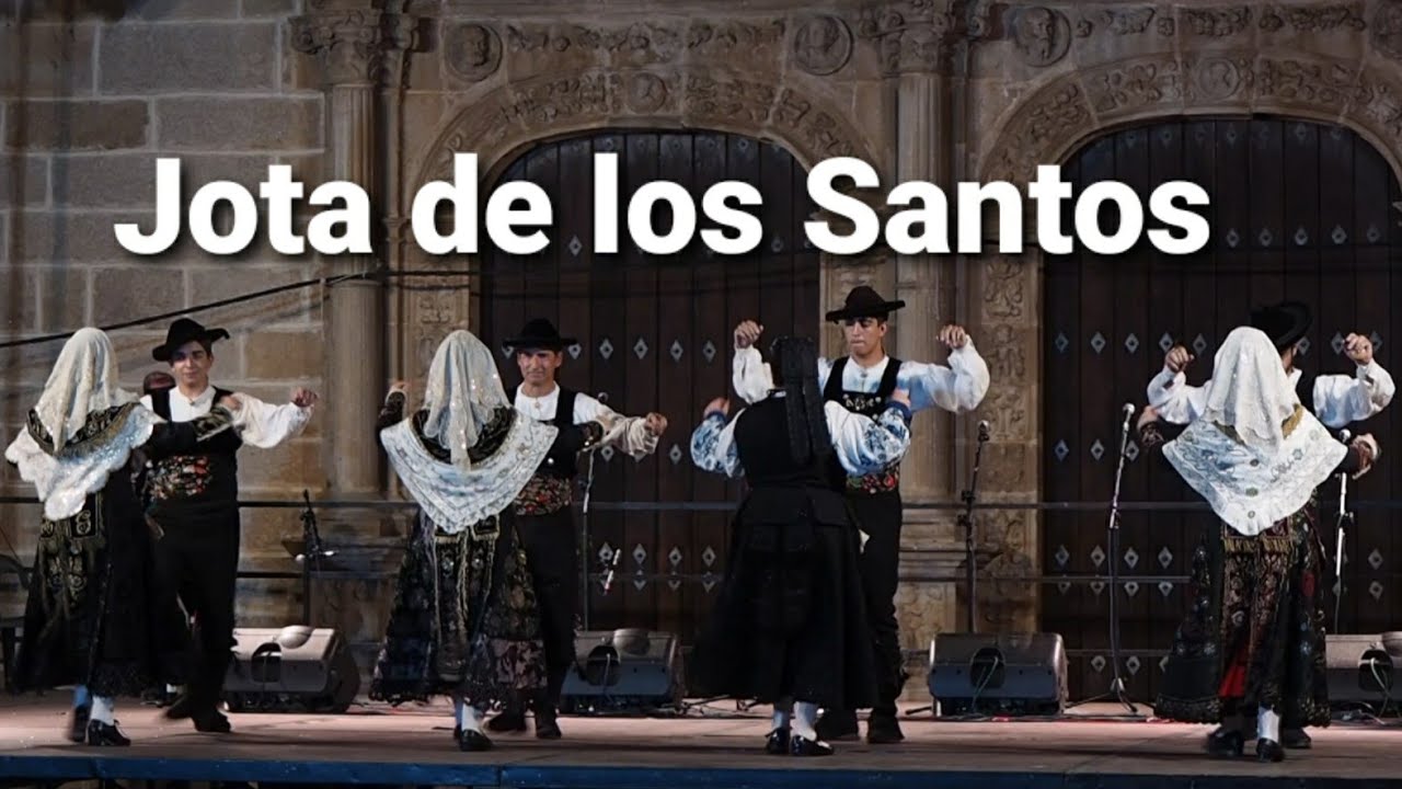 Montaraces y Charros interpreta la jota de los Santos. Festival nacional de folclore en Coria.