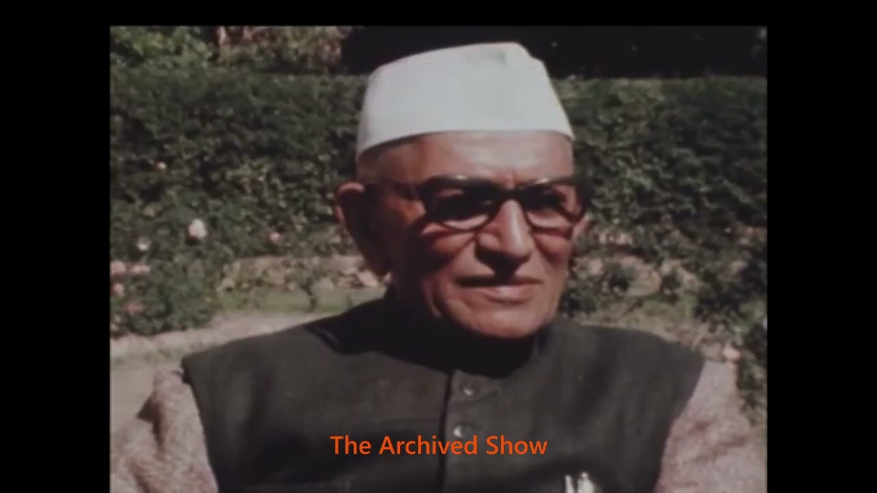 MORARJI DESAI, 80-YEAR-OLD OPPONENT OF PRIME MINISTER INDIRA GANDHI, SAYS PEOPLE FEAR HER. (1977)