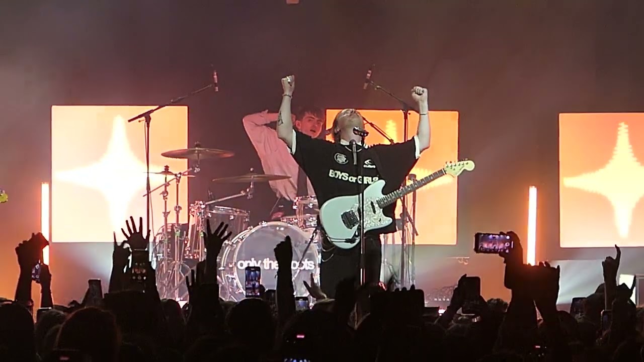 Only The Poets - Looking at you - Live le Bataclan in Paris - 10/05/2025