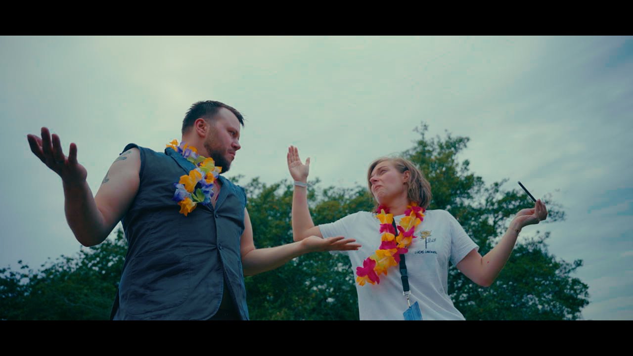 Verrückte FESTIVAL HOCHZEIT am Windrad - Theresa & Marvin