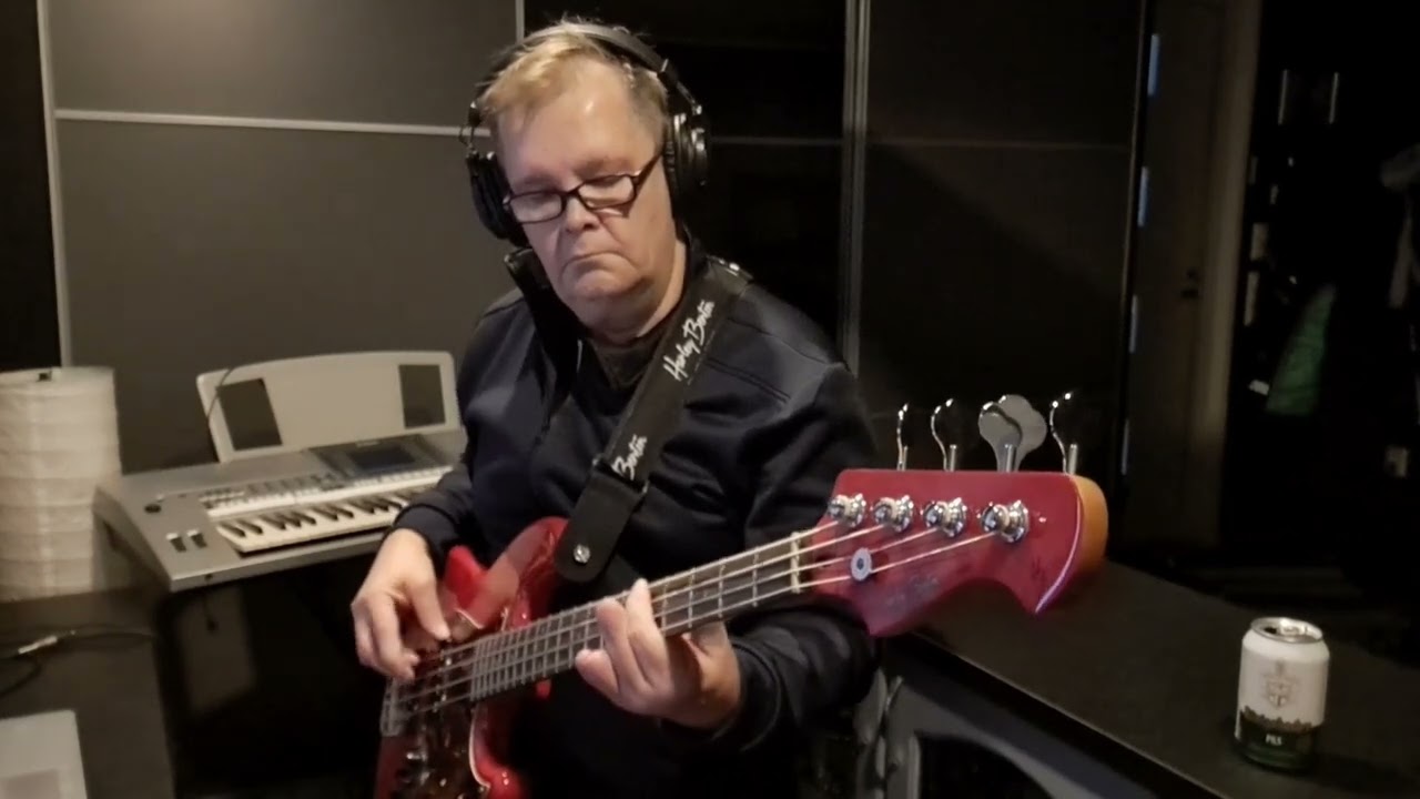 Toto Africa basscover
