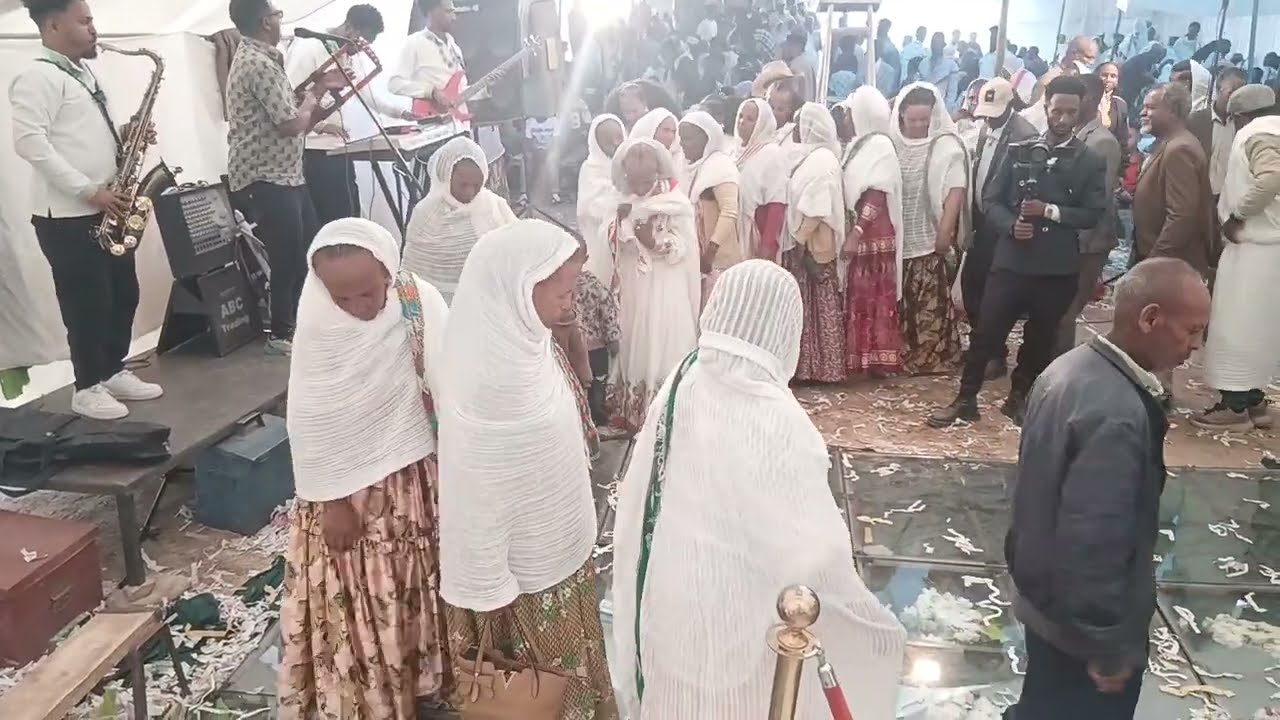 ተስፋይ ወዲ መለስ ኣብ መርዓ ጎሎምኸዳ ባህላዊ ጎይላ