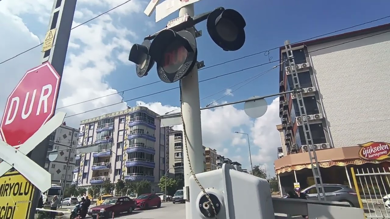 TİRE İZMİR TRENİ TORBALI GARA GİRİŞ YAPIYOR MT 15407 DT