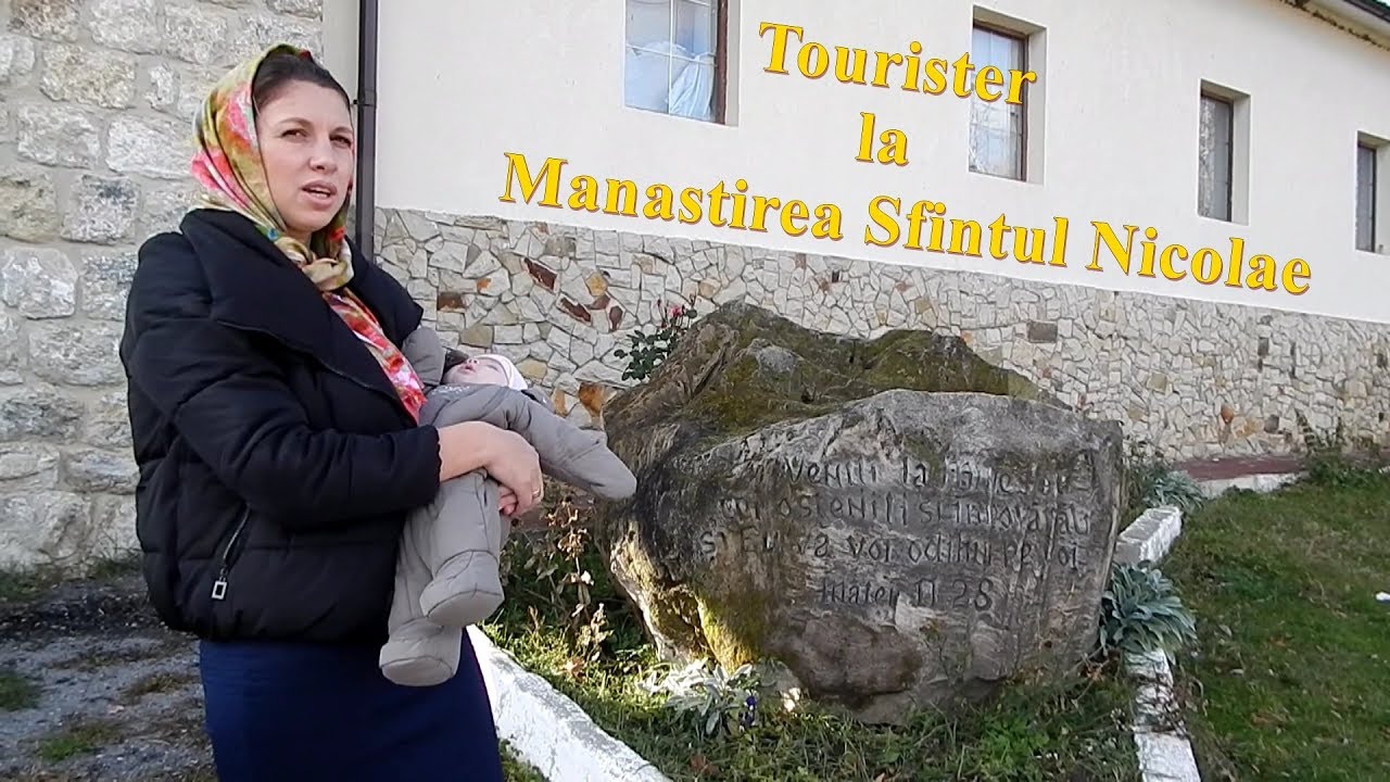 Tourister in vizita la Manastirea Sfintului Nicolae sau Manastirea Condrita