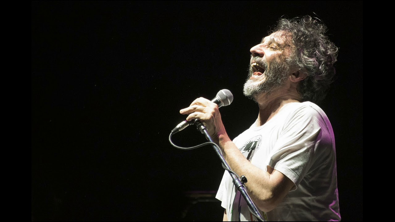 Fito Paez Llorando en el espejo