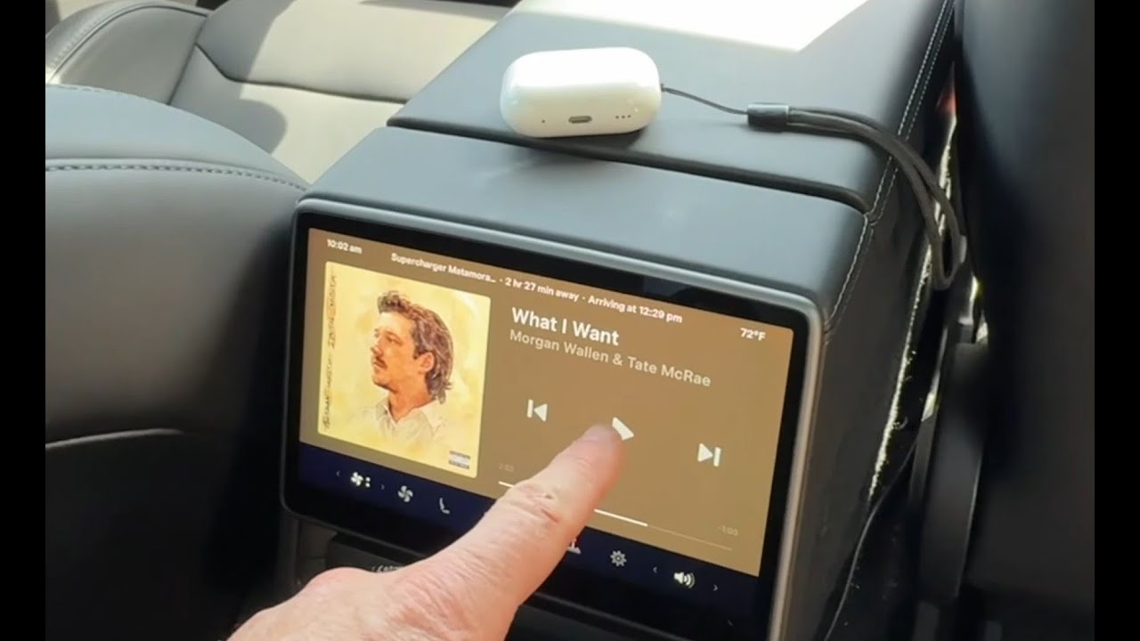 Rear Display Function of the Tesla Model 3 Highland and Model Y Juniper Compared to Rivian R1T / R1S