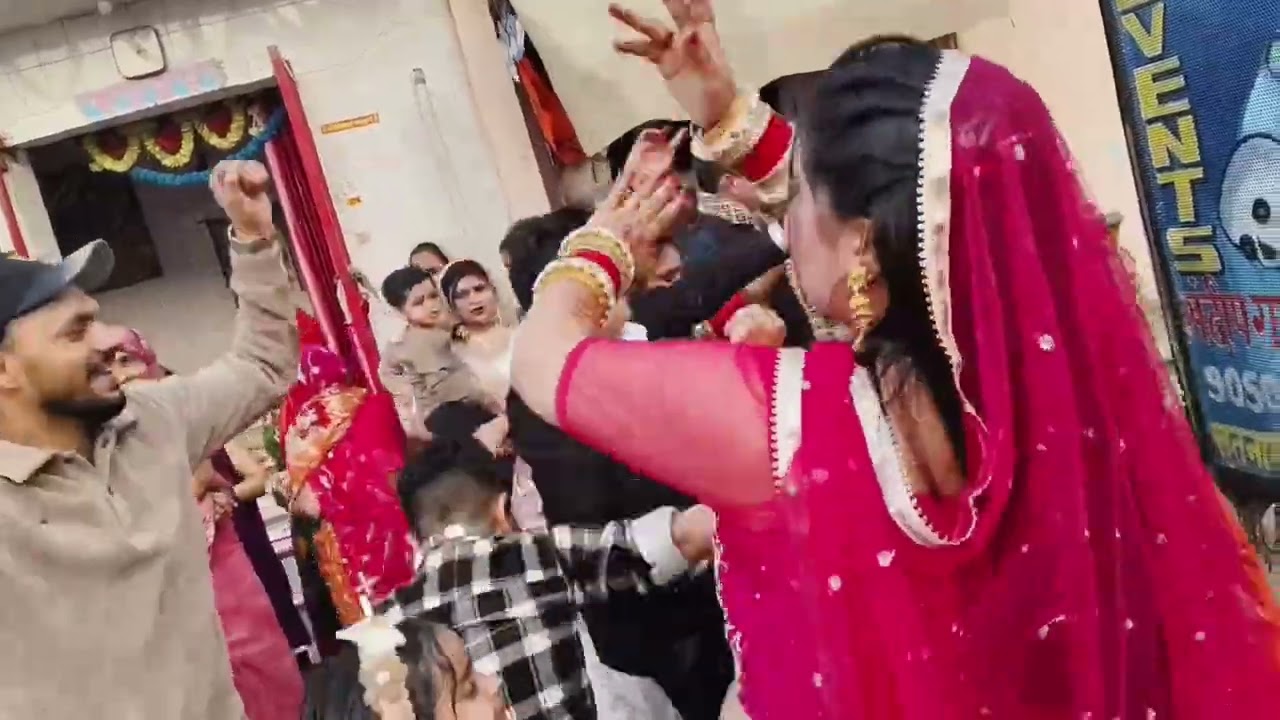 Bhai ki saddi m kri kub dance msti ..