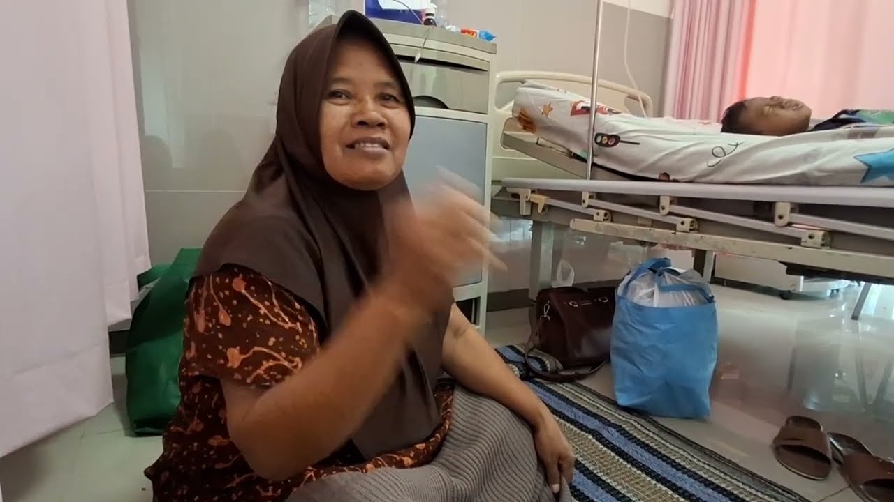 MBAK ISMA DAN MBAH RU JENGUK JOJO ,MAK NI DI KIRIM MBAHRU SEMENE AKEHE