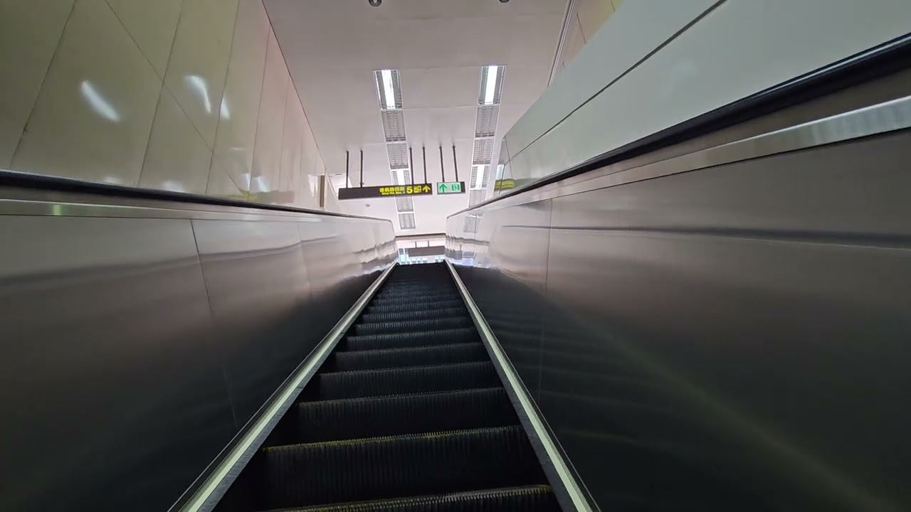 Taipei - Xinyi Anhe (R04) - Exit 5 #mrt #green #taipei #redline #xinyianhe