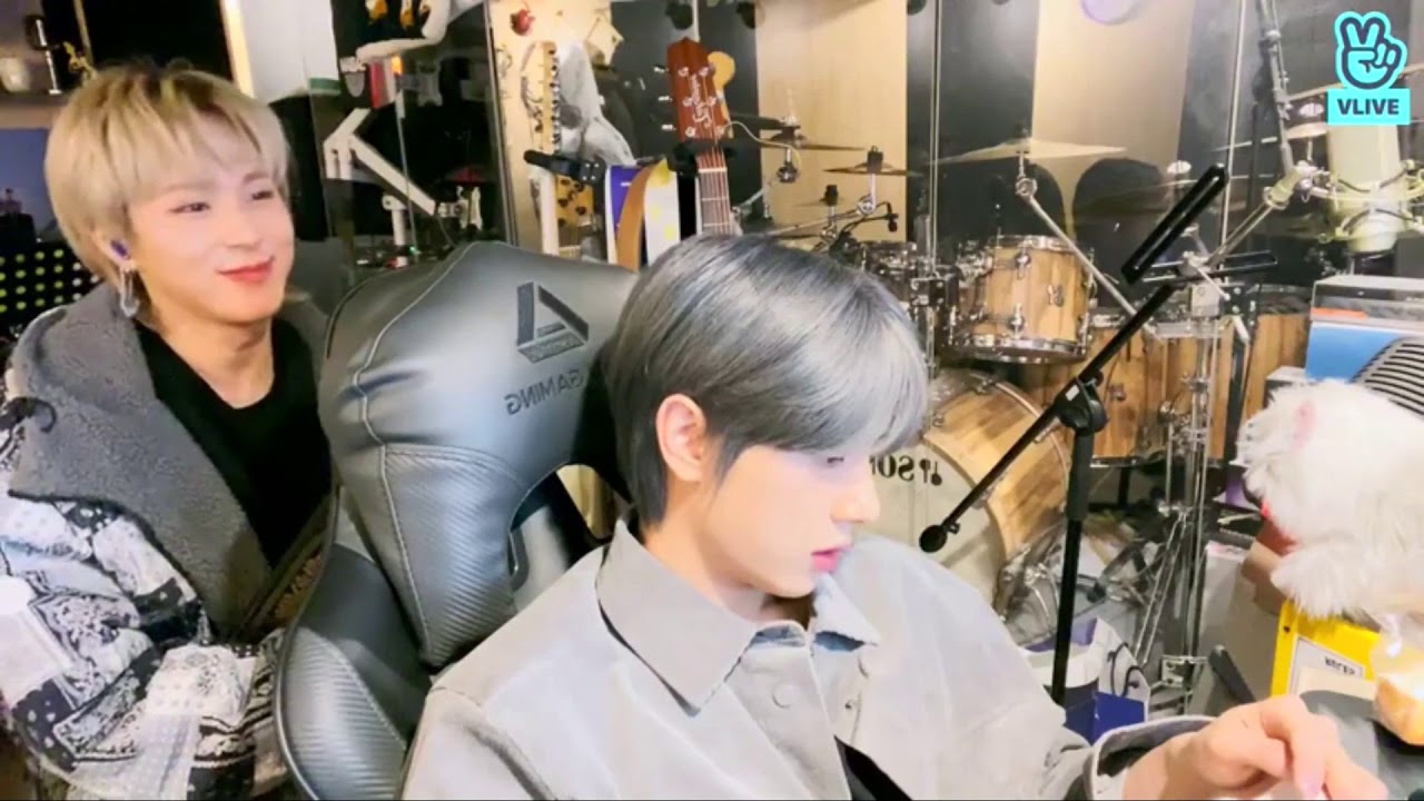 ONEWE Kanghyun Book Reading ft. CyA Being A Cute Distraction
