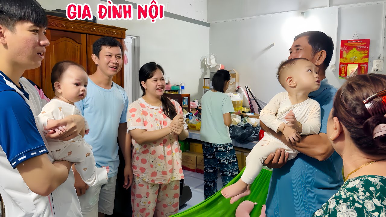 Ẵm Kem Về Nội Bất Ngờ Khiến Cả Gia Đình Nội Vui Mừng Khi Cháu Nội Về
