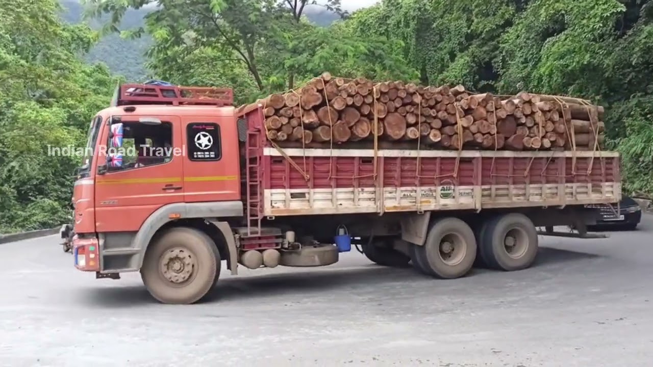 Heavy Truck Struggling To Turn Sixth Hairpin Bend Thamarassery Ghat Kerala India