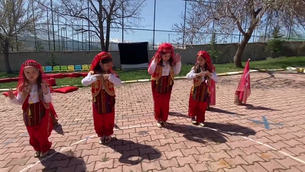 Ekinözü Anaokulu B Sınıfı 23 Nisan 2022 Zeybek Gösterisi