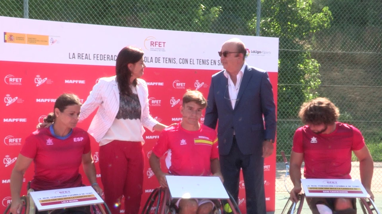 Acto de entrega becas jugadores tenis en silla de ruedas