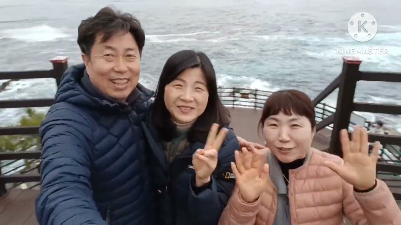 동해 초곡용굴촛대바위바닷길