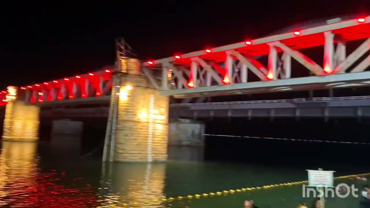 రాజమండ్రి పుష్కర ఘాటు చూడండి రాత్రి వెలుగులు విర  జిమ్ముచూ  అద్భుతంగా ఉంది కదా ఫ్రెండ్స్ ||