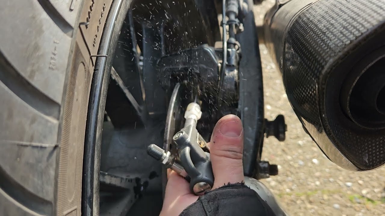 Yamaha MT125 Rear Brake pads replacement