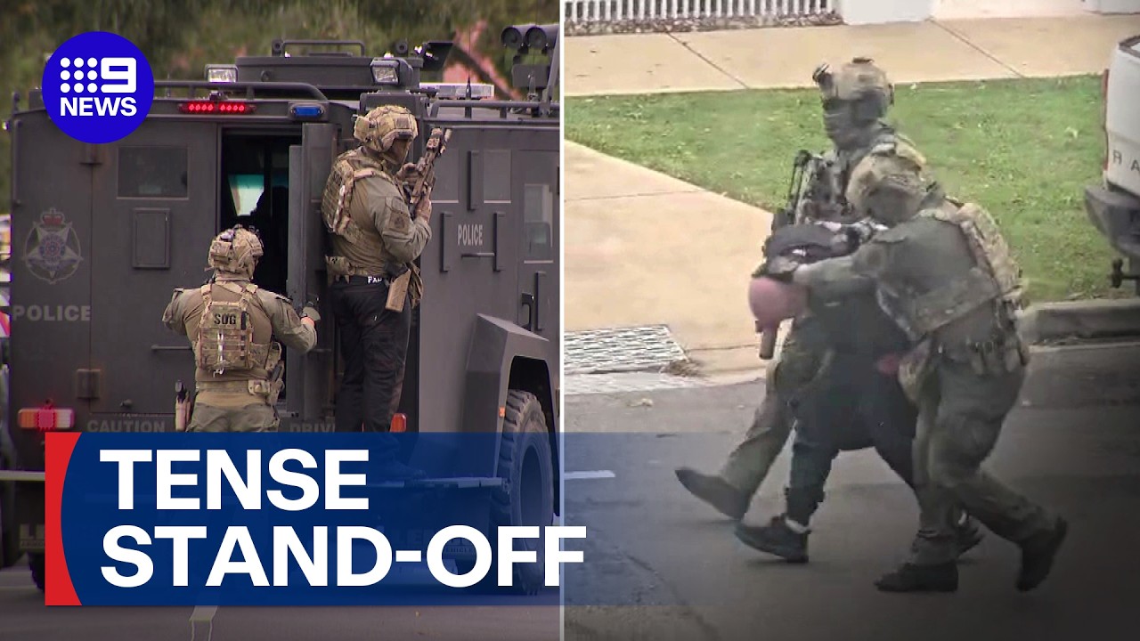 Man arrested after dramatic siege on Melbourne street | 9 News Australia