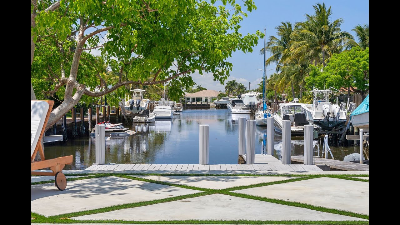 Gorgeous, waterfront home in East Deerfield Beach, Florida #Luxury #shorts #design #interiordesign