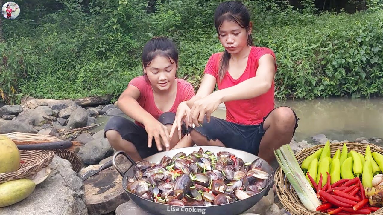Have you try river Shells? Catching and Cooking Shells for jungle Yummy @LiisaCooking