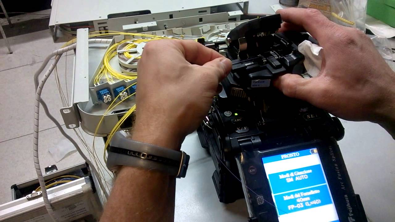 Giunzione a fusione di una fibra ottica  20141118 002