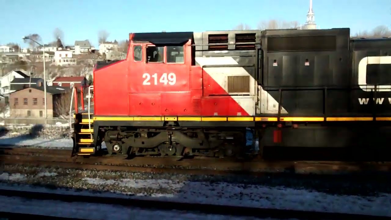 CN #402 in Rivière-Du-Loup eastbound to Mont-Joli on march 28th 2015.