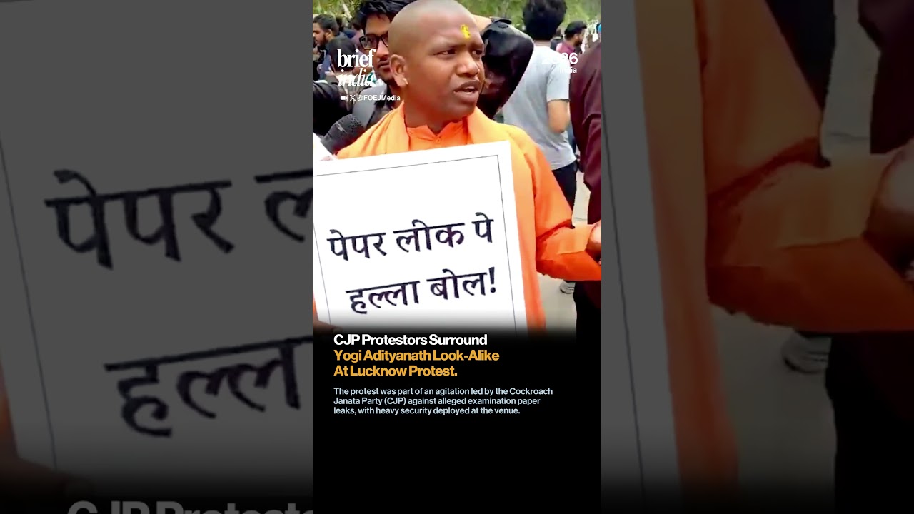 Students Confront Yogi Adityanath Look-Alike At Lucknow Protest.