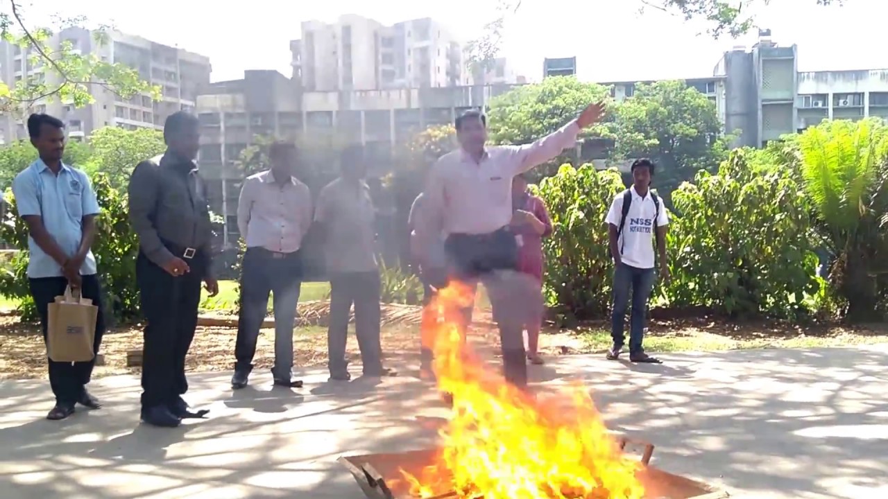 How to use a fire extinguisher.(Hindi)