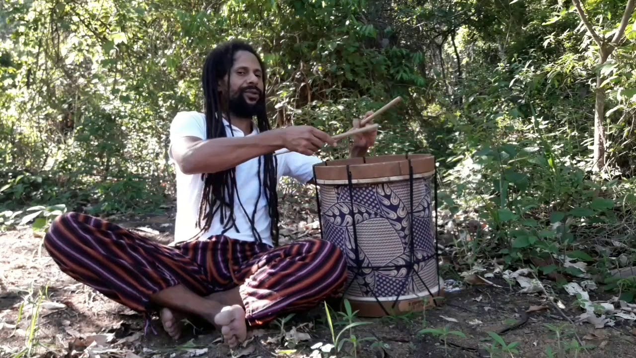 Congo Dobrado - Mais um r&iacute;timo do congado mineiro