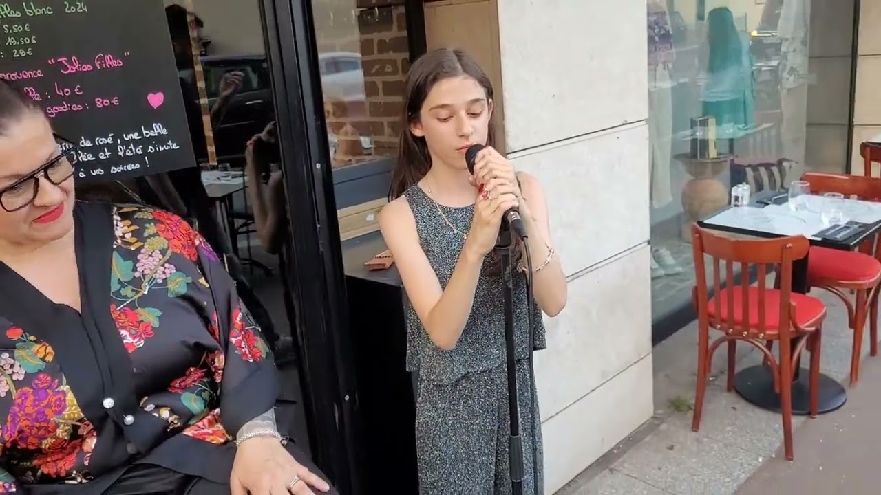 FLAVIA à la fête de la musique 'Typa Girl' (Black Pink)