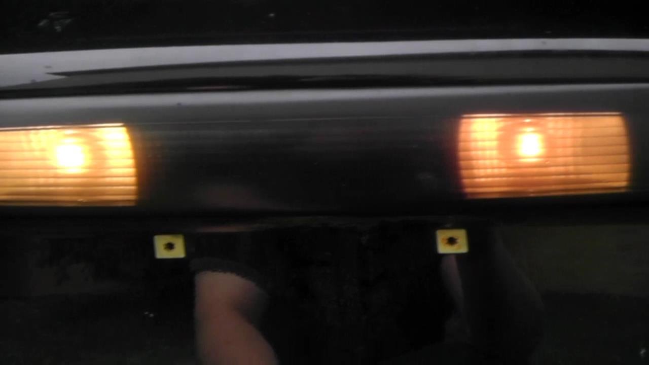 04-08 Pontiac Grand Prix - How to replace Reverse Lamps & License Plate Lamps