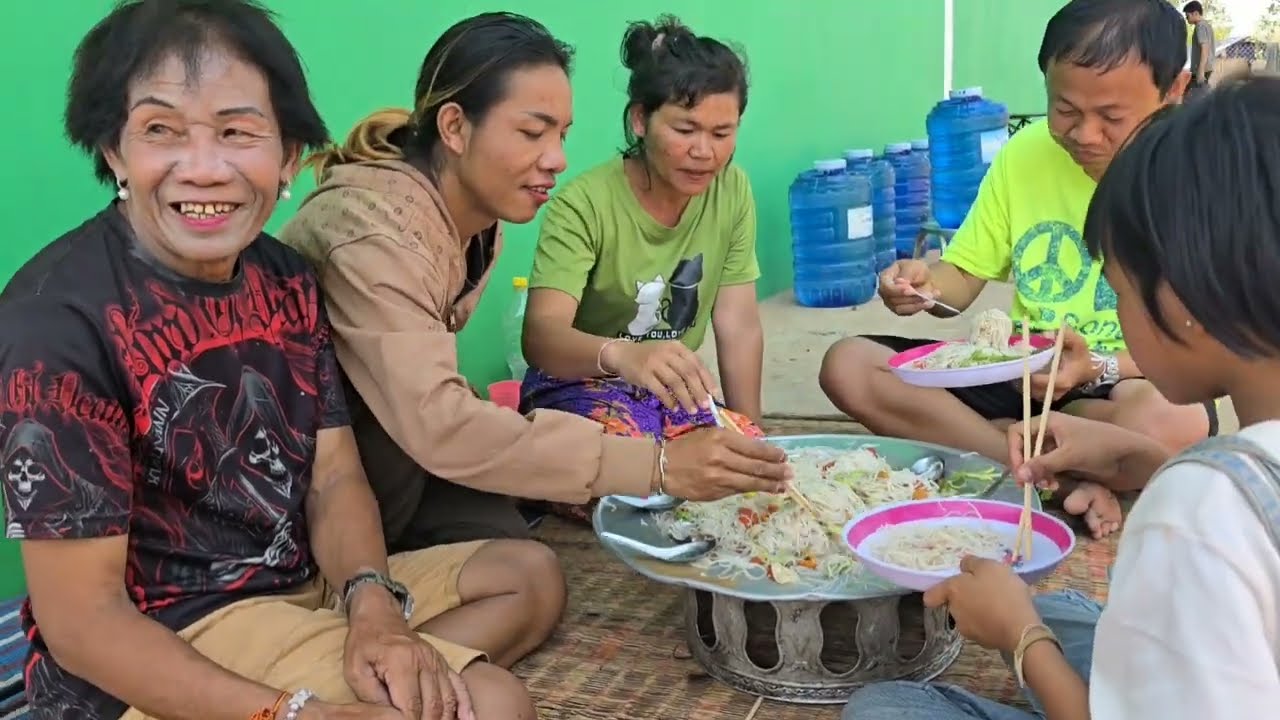 ตำเสั้นฝีมืสาวจ่อยกับคุณแม่สวยมากกก ไม่ได้กินนานแล้วยังเผ็ดเหมือนเดิม 2 มีนาคม ค.ศ. 2026