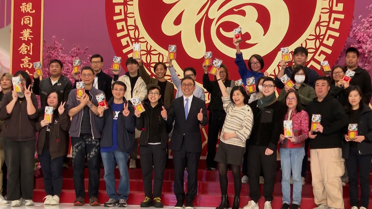 東張西望｜TVB舉行新春團拜 主席許濤公布公司營利好消息 現場氣氛熱鬧喜慶｜TVB新春團拜｜許濤｜曾勵珍｜安德尊｜陳詠詩｜袁文靜｜李尹嫣｜鄧凱文