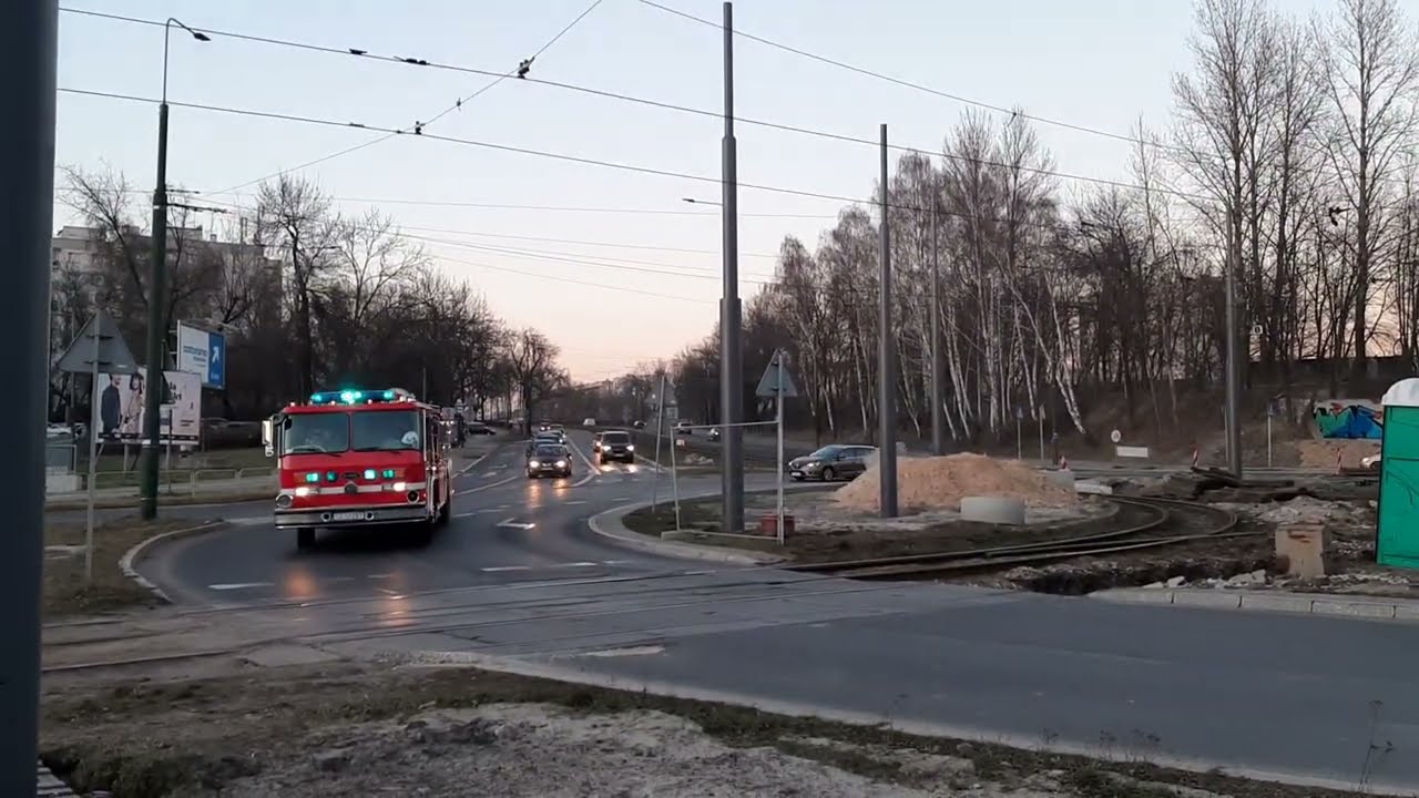 .Amerykańska potęga czyli E-ONE HUSH 618s25 z OSP Porąbka Alarmowo udający się na miejsce wezwania.