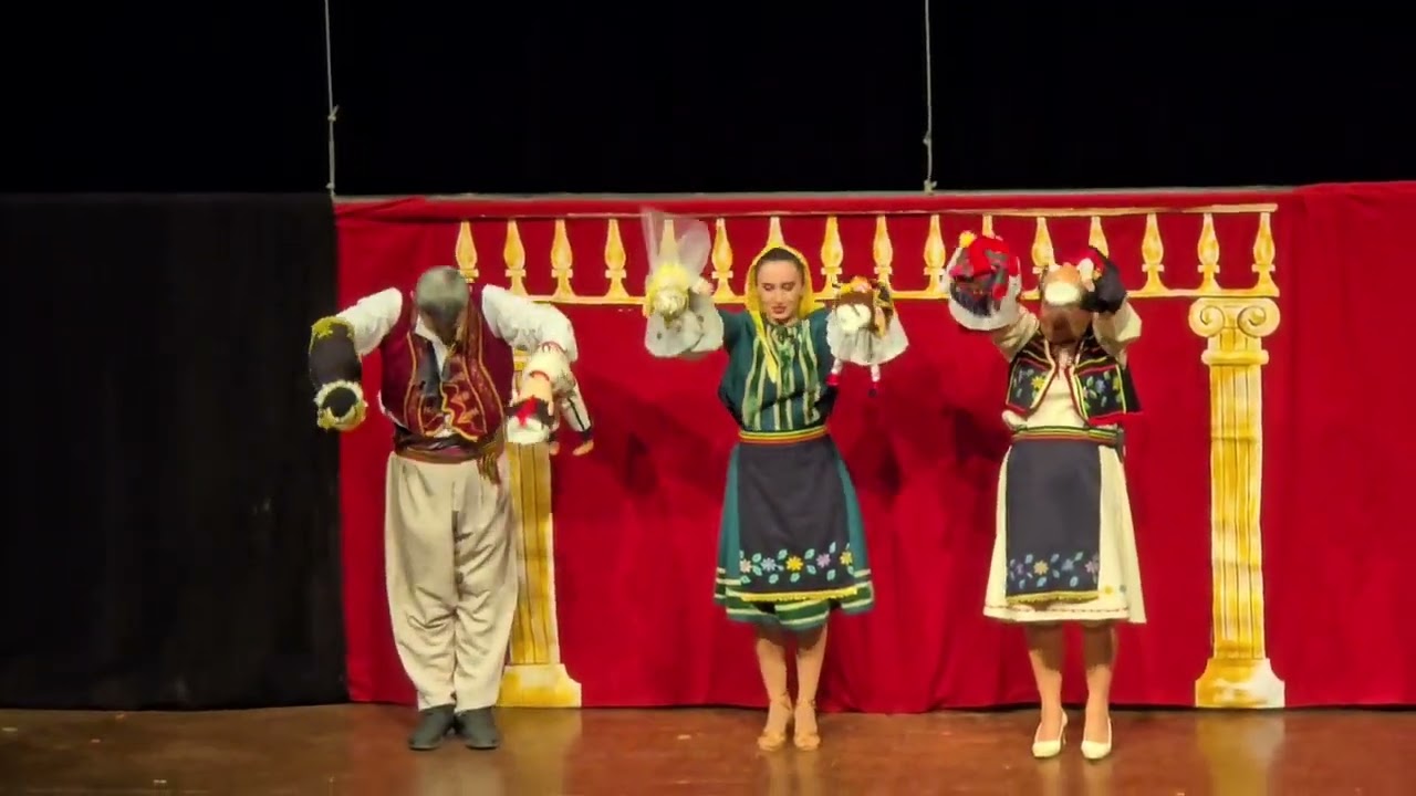          Puppets    Show .   