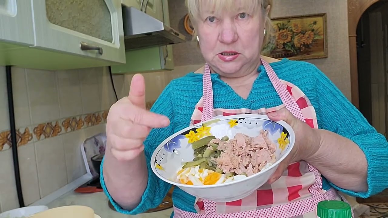 салат из рыбных консервов. жареная картошка.