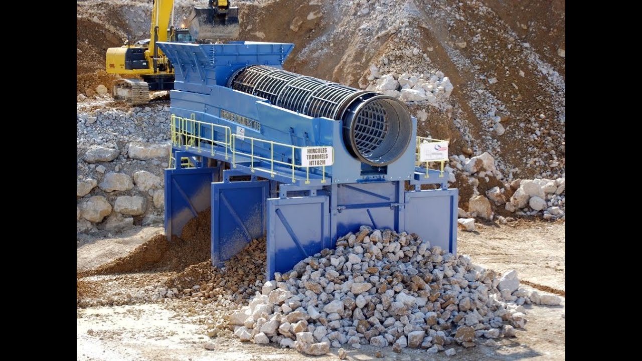 Hercules HT182M Mobile Trommel in operation in the UK cleaning and sizing