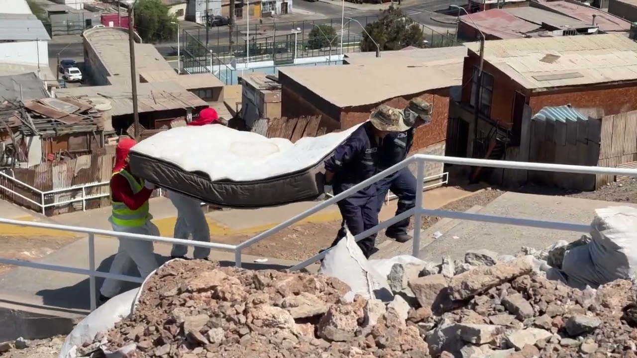 Municipalidad de Antofagasta realiza limpieza en quebrada del Cerro El Ancla