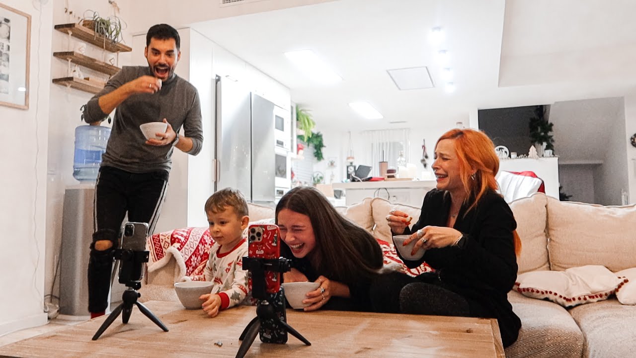 ¡ASÍ CELEBRAMOS FIN de AÑO 2020 en FAMILIA! 😅 DESASTRE TOTAL  🙈 Familia Carameluchi - NAVIDAD 2020