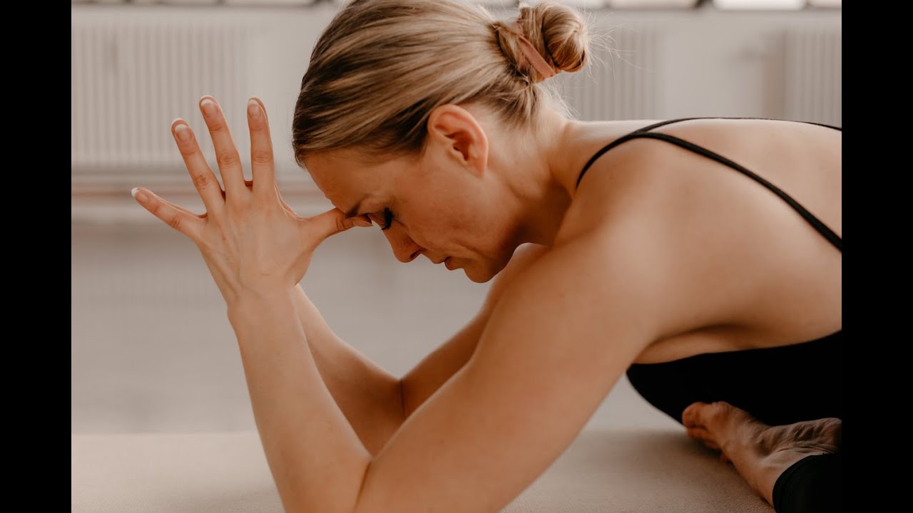 Pelvic slow flow - b&aelig;kkenbundsyoga med sofieb.dk/onlineyoga
