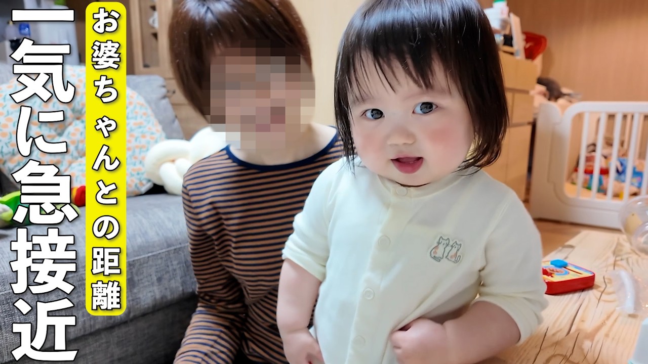 おばあちゃんに急接近した1歳娘を超える柴犬の甘えっぷりが笑えるwww