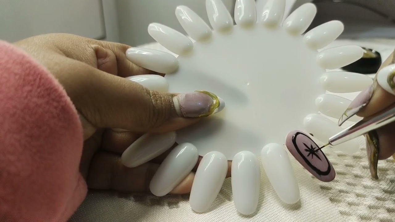 Day 1/10 nail art series Chrome nail art 