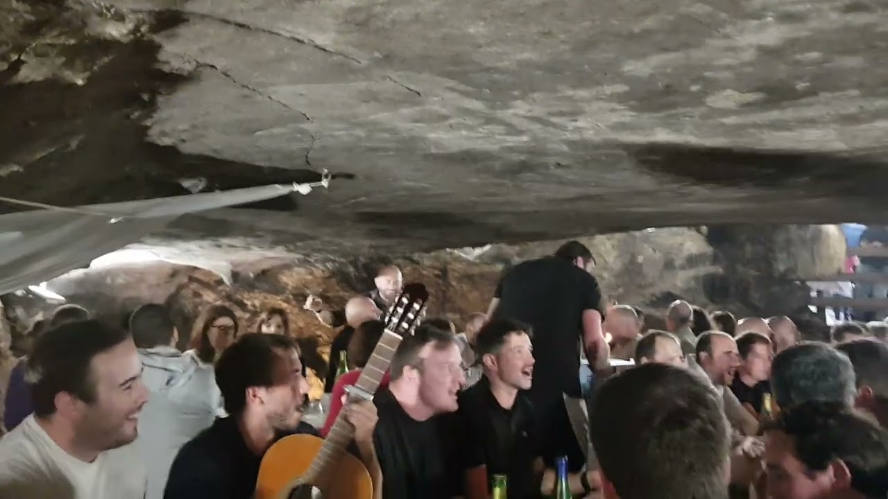 Kantu bazkaria lagunekin - Halty - Zugarramurdi