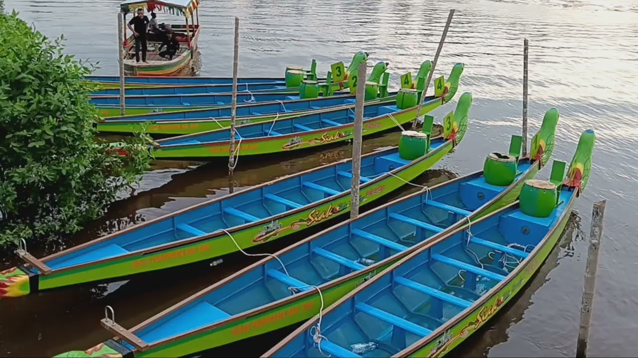 Siak Serindit Boat Race 2023 di Tepian Bandar Sungai Jantan Siak ramai disaksikan warga