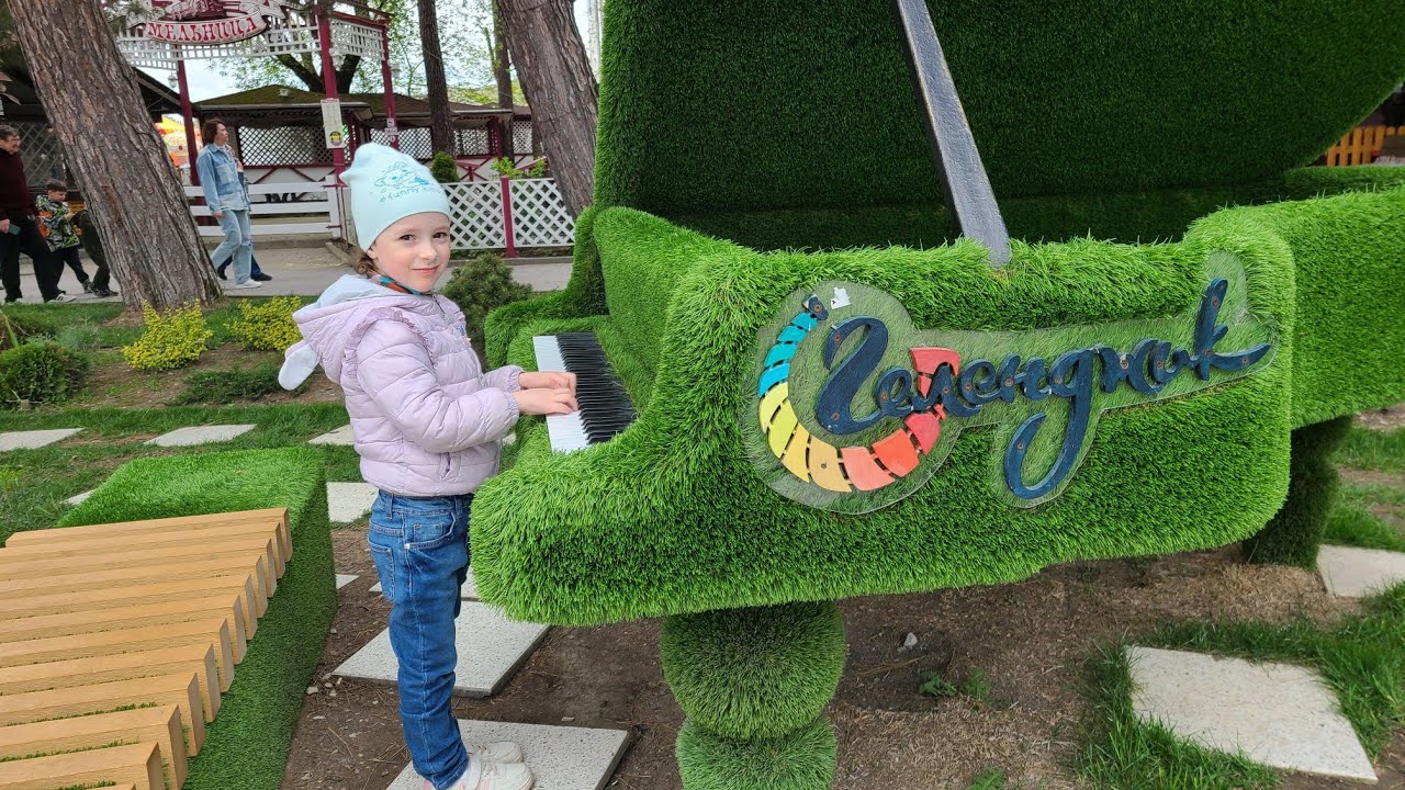 Геленджик 30.04.2023г. Прогулка по набережной с Супер Розой