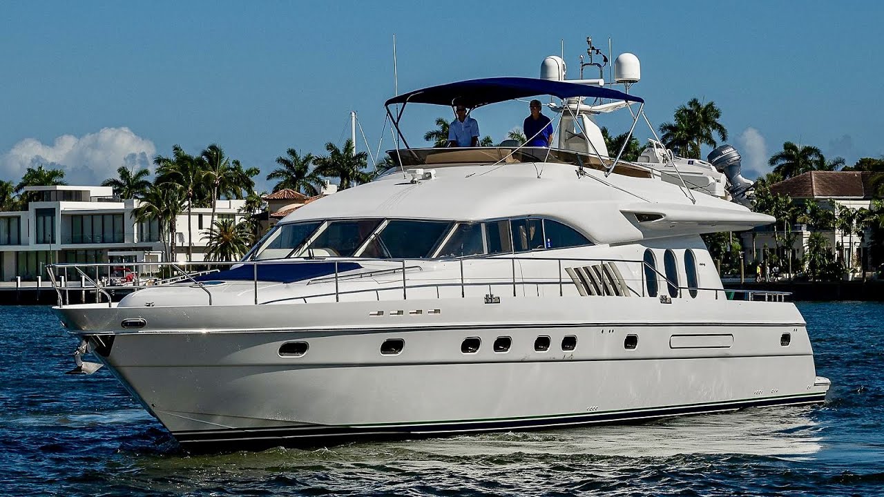 $900,000 Yacht Tour : 2000 Viking/Princess 22M