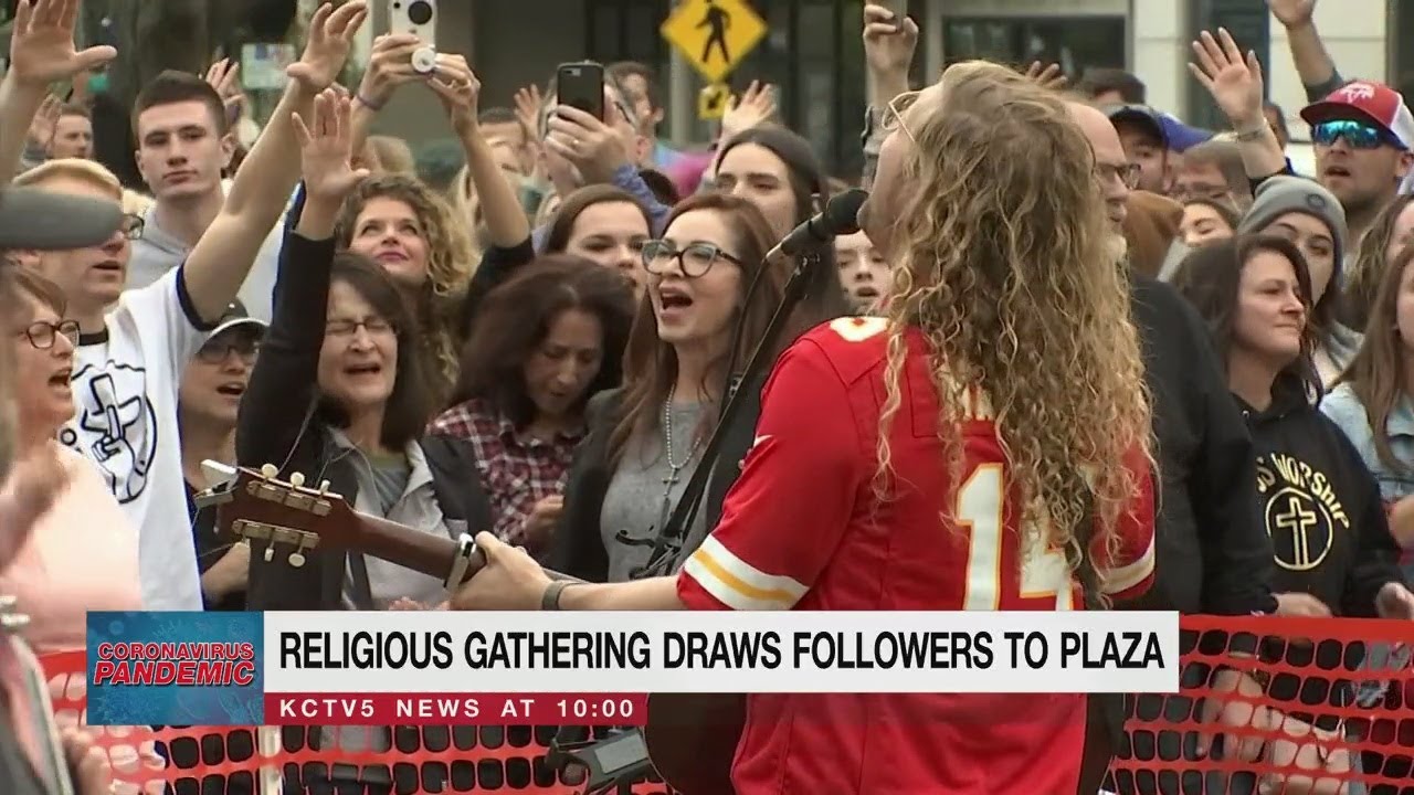 Religious gathering draws followers to the Plaza
