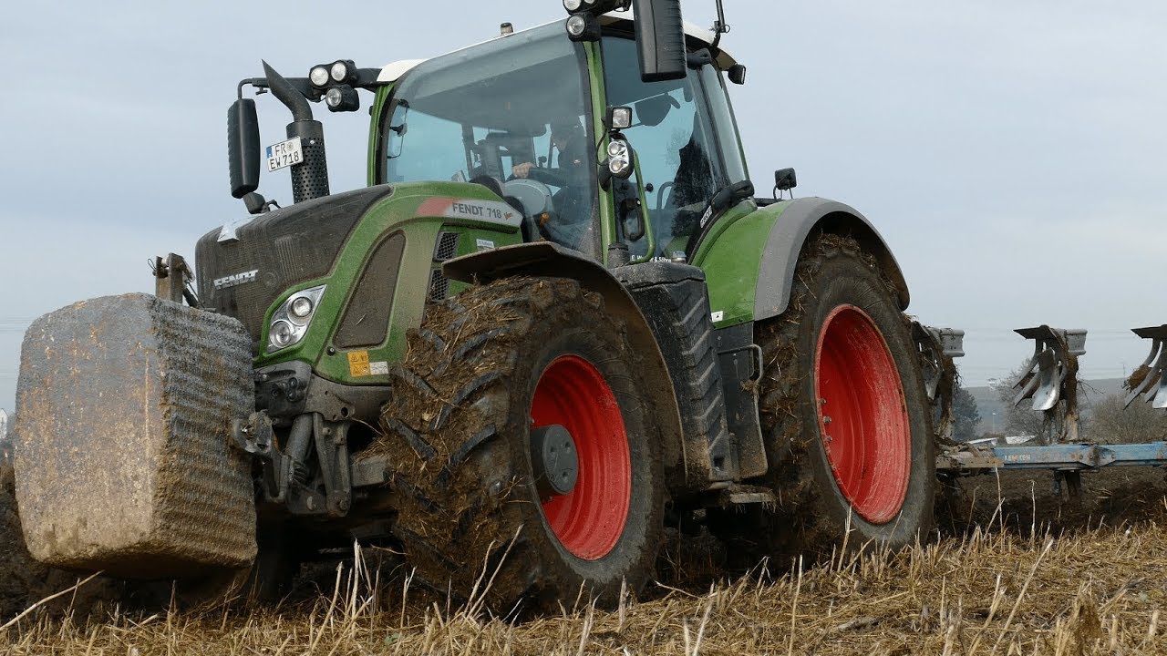 Fendt VARIO 718 S4 | PLOUGHING